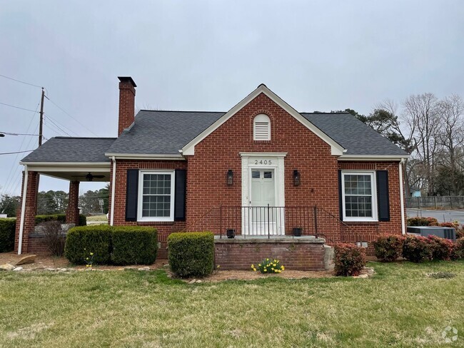 Building Photo - 2 BED, 1 BATH BRICK HOME LOCATED IN ASHEBORO!