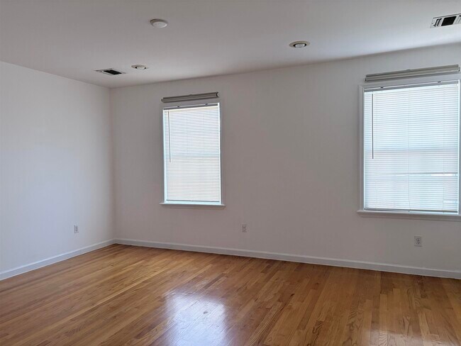 Photo - 90 Leonard St Unit B2