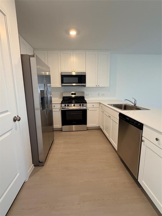 Photo - 208 Skyfire Street