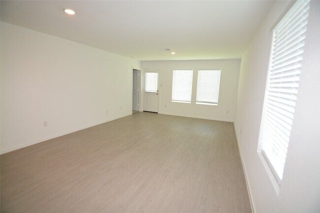 Photo - 26926 Dalmatian Bellflower Dr