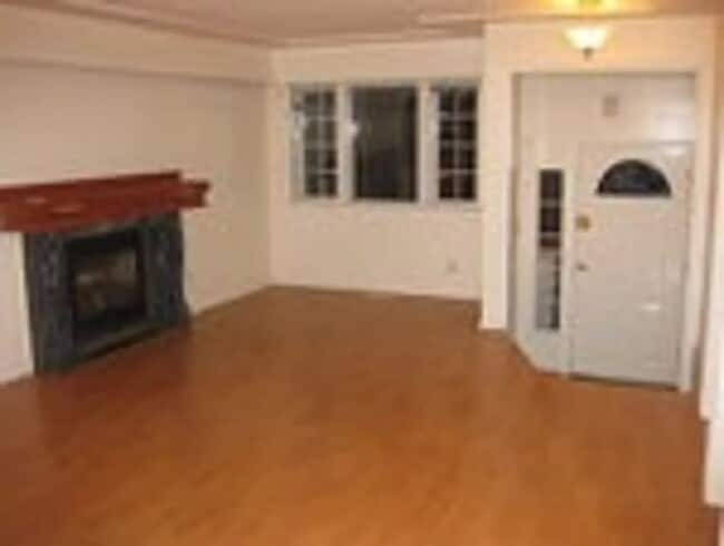 Photo - 3955 Pandora St