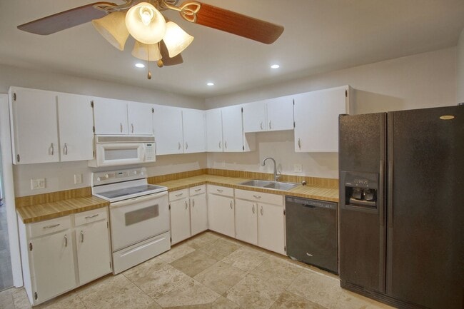 Photo - 743 Hummingbird Ln