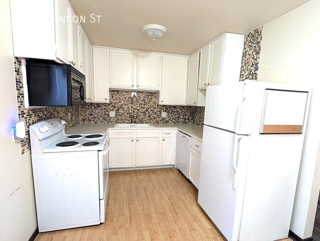 Photo - 1331 Johnson St