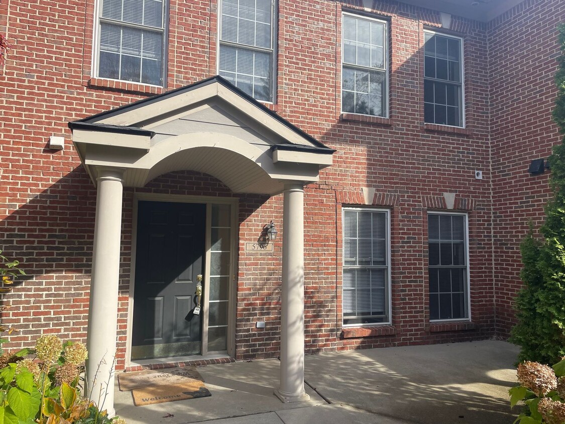 2 bedrooms and 2.5 baths Condo, garage - 2 bedrooms and 2.5 baths Condo, garage