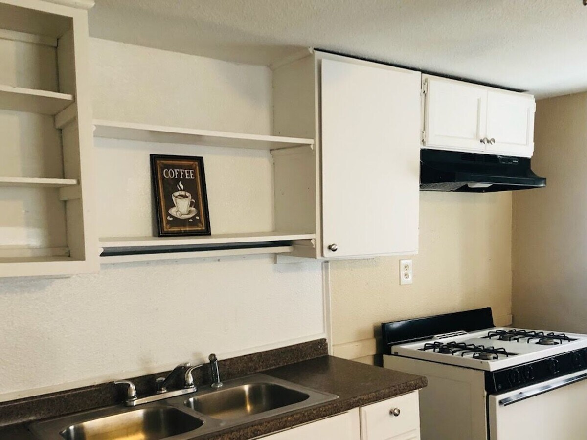 Photo - 924 St James St Unit 3