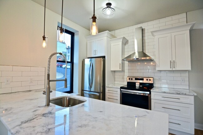 Building Photo - 56 S 5th St Unit 2 - 1st Floor Rental