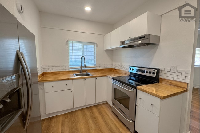 Building Photo - 325 N 15th St Unit 325 N 15th St 2