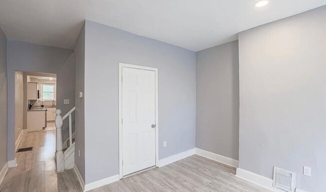 Photo - 522 E 27th St