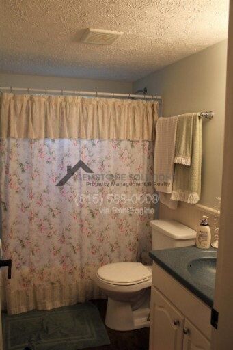 Photo - 335 Granbury St