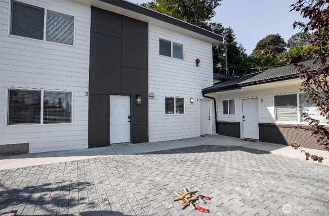 Building Photo - 10009 Des Moines Memorial Dr S Rental