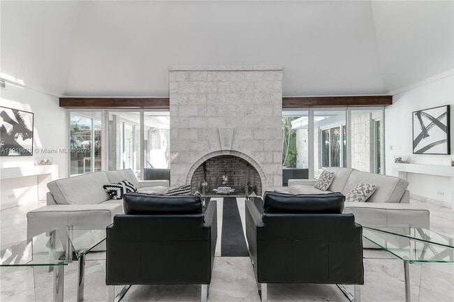 Photo - 111 S Hibiscus Dr