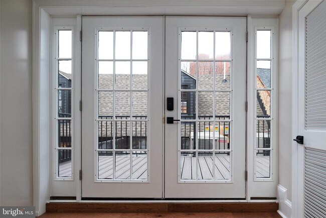 Photo - 1 E Montgomery St