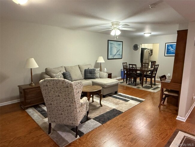 Building Photo - 1008 McIntosh Pl Unit 10H