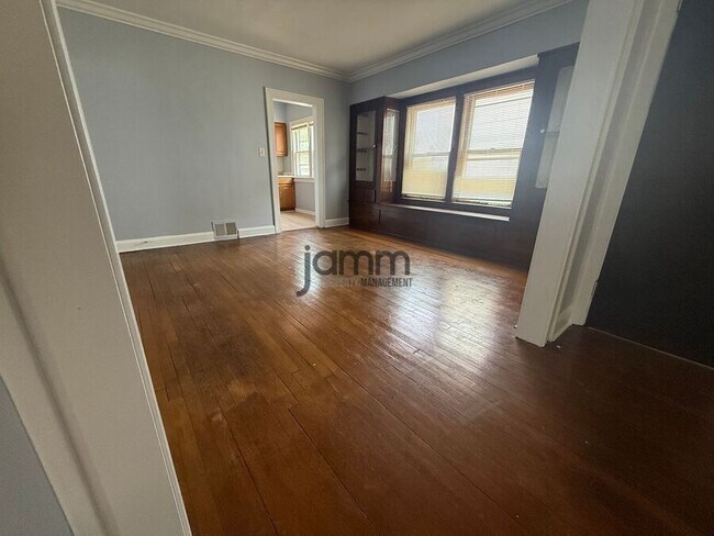 Photo - 10232 Almira Ave