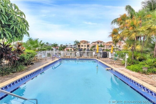 Building Photo - 125 Isle of Venice Dr Unit 4