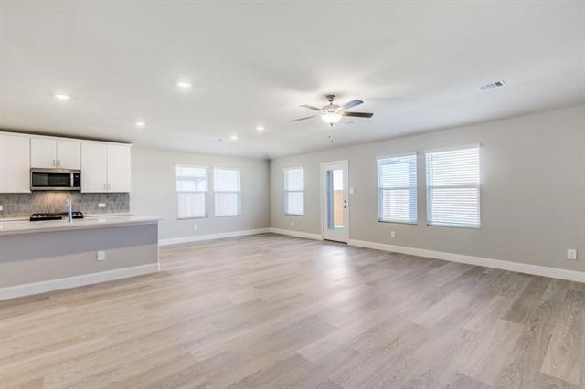 Photo - 702 Williams Wy