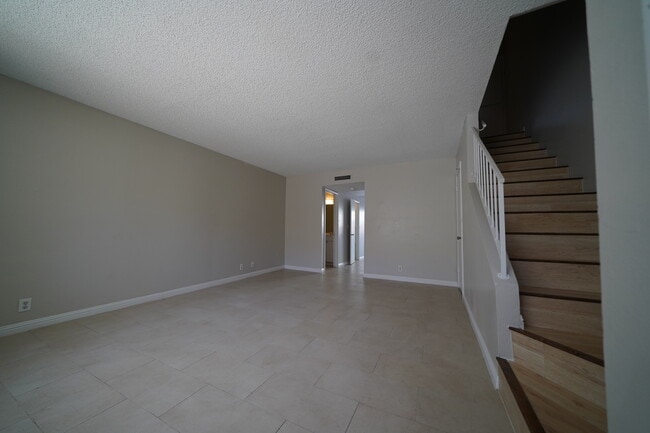 Building Photo - 5282 S Maryland Pky Unit C