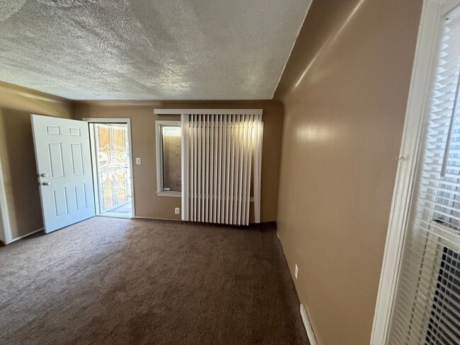 Photo - 3 Bedroom Bungalow, Corner House, New Carpet Fenced in Backyard