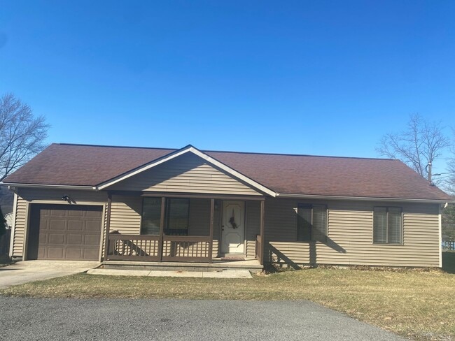 162 E Hillview Dr