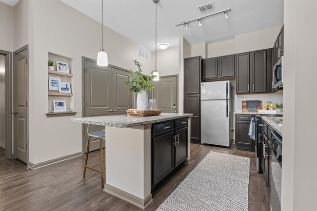 Riverhouse Apartments