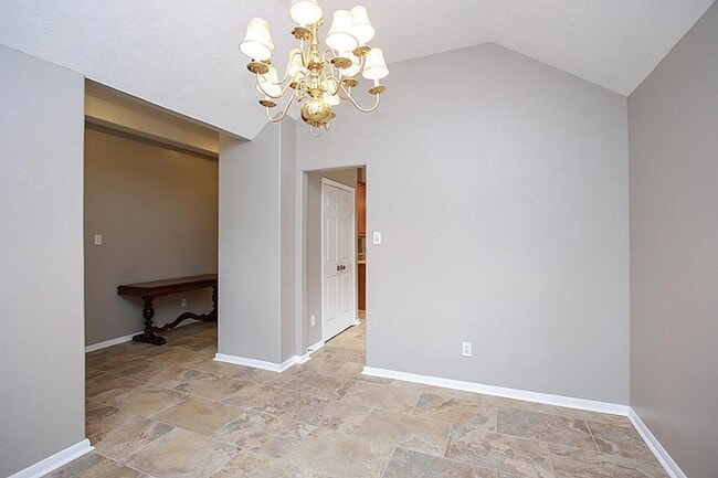 Photo - 155 Avonlea Ct