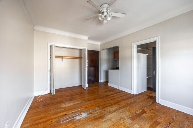 Photo - 948 W Cuyler Ave Unit 215