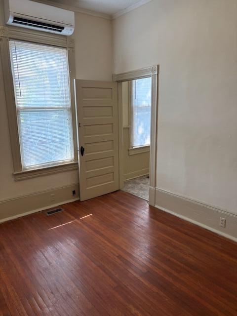 Photo - 112 W Calhoun St