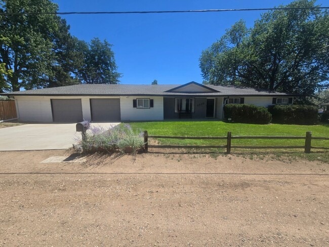 Building Photo - Rural 3 Bedroom Home in Fort Collins with Attached Garage and HUGE Yard Now Available! NO HOA!