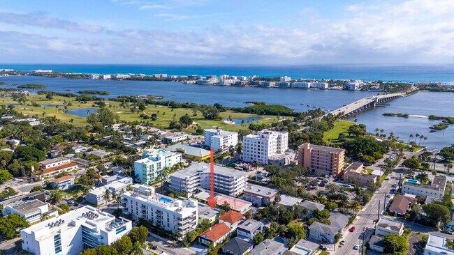 Building Photo - 111 Lake Ave Unit 8