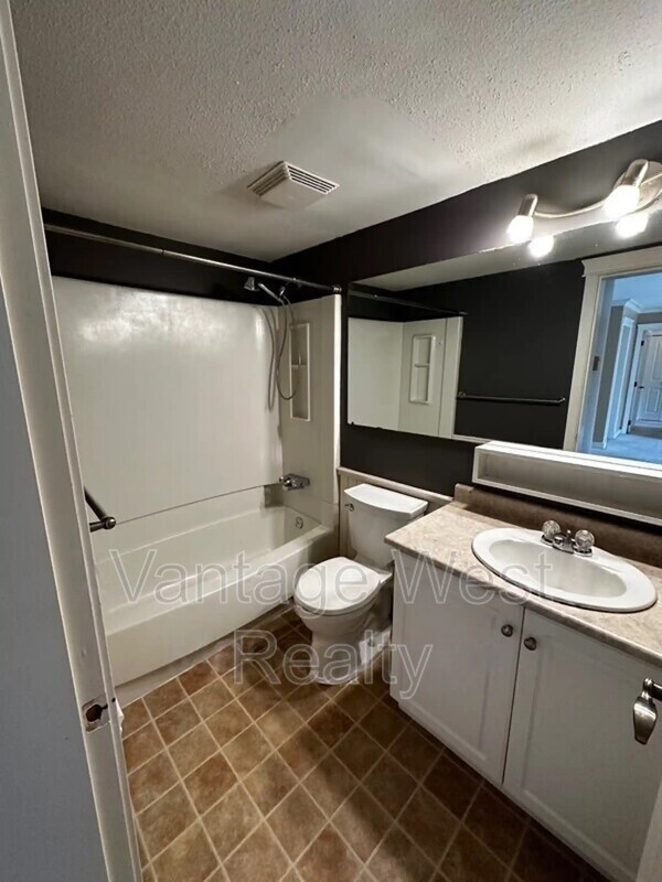 Photo - 3160-3160 De Montreuil Ct