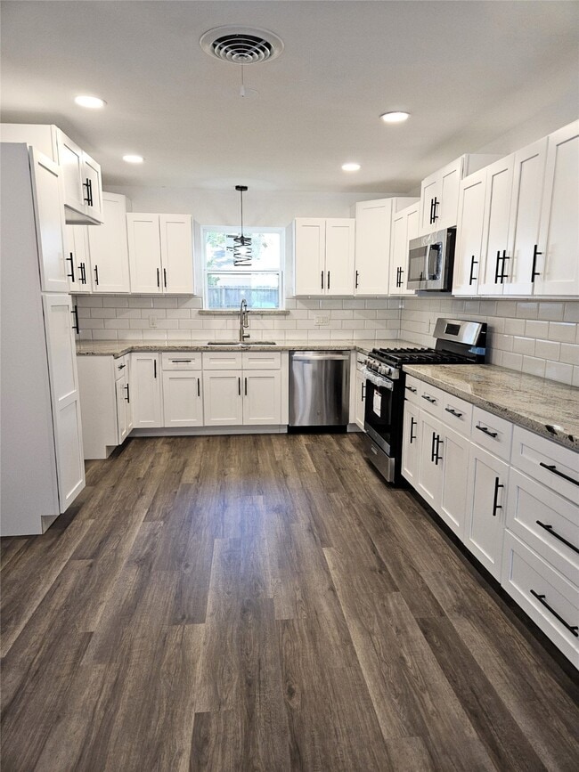 Building Photo - 652 6th St Rental