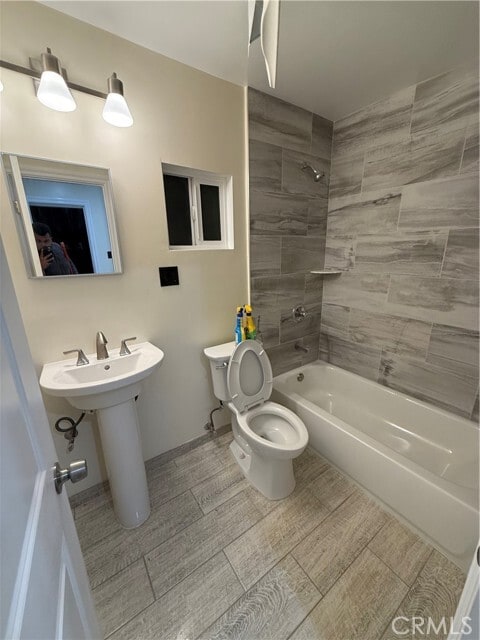 Photo - 2853 E 6th St