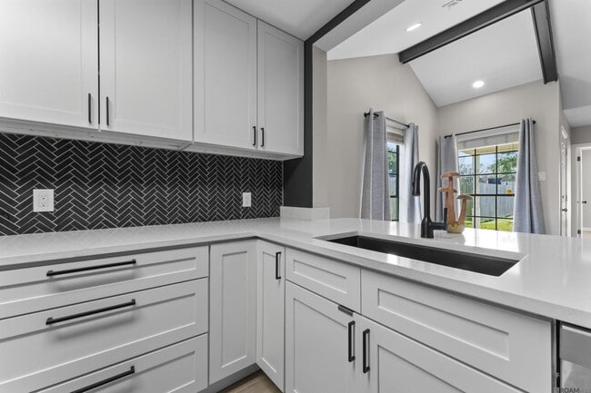 Photo - 15613 Shenandoah Square Ave.