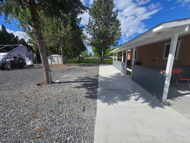 Beautiful 2Bedroom Home Available Now! - Beautiful 2Bedroom Home Available Now!