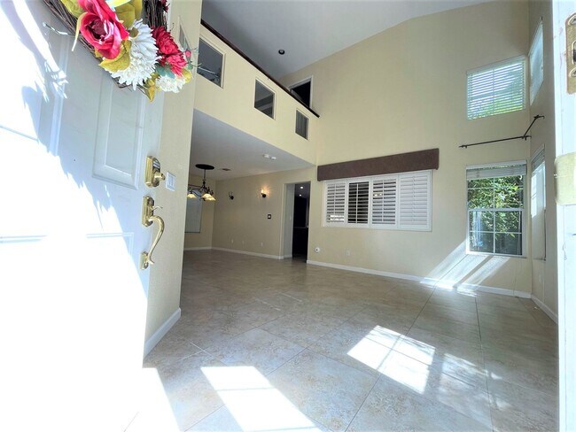 Photo - 736 Roddenberry Ave