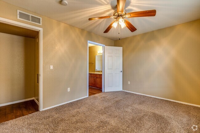 2 BR, 2 BA (clásico) - 961 SF