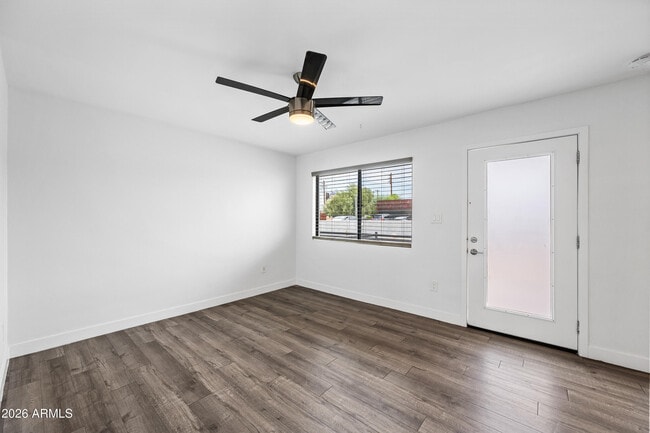 Photo - 3131 E Fairmount Ave Unit # 3135
