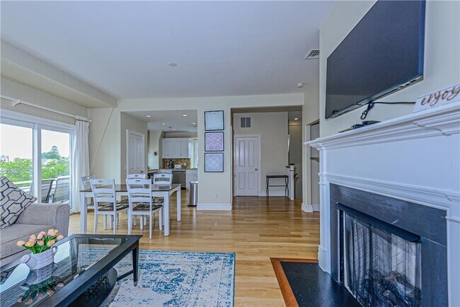 Photo - 106 William St Unit 2