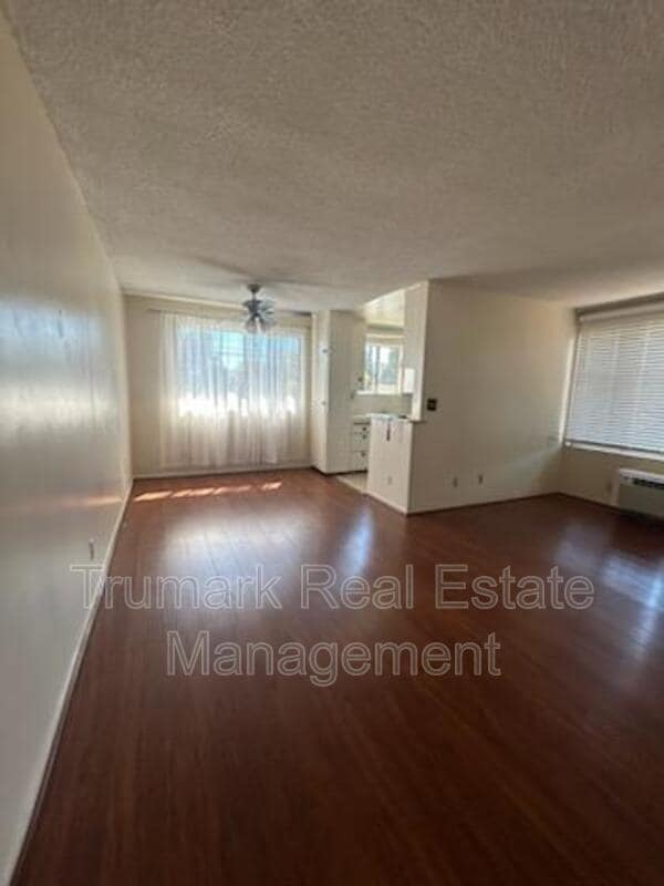 Building Photo - 4619 Lexington Ave Unit 5