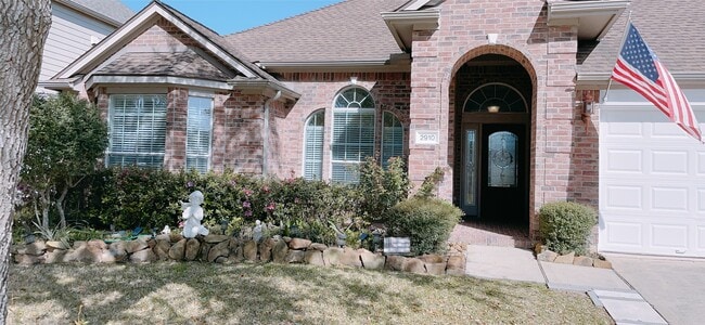 Photo - 2910 Sandleigh Dr