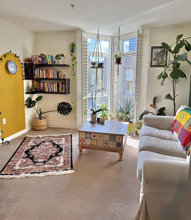 Building Photo - 103 Bellevue Ave E Unit 307