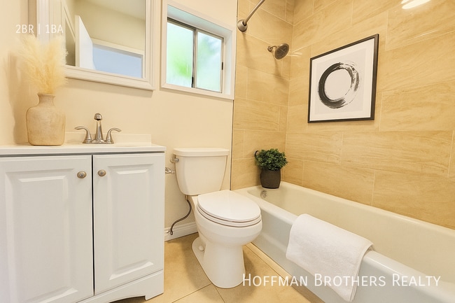 Photo - 5419 Harold Way Unidad 7