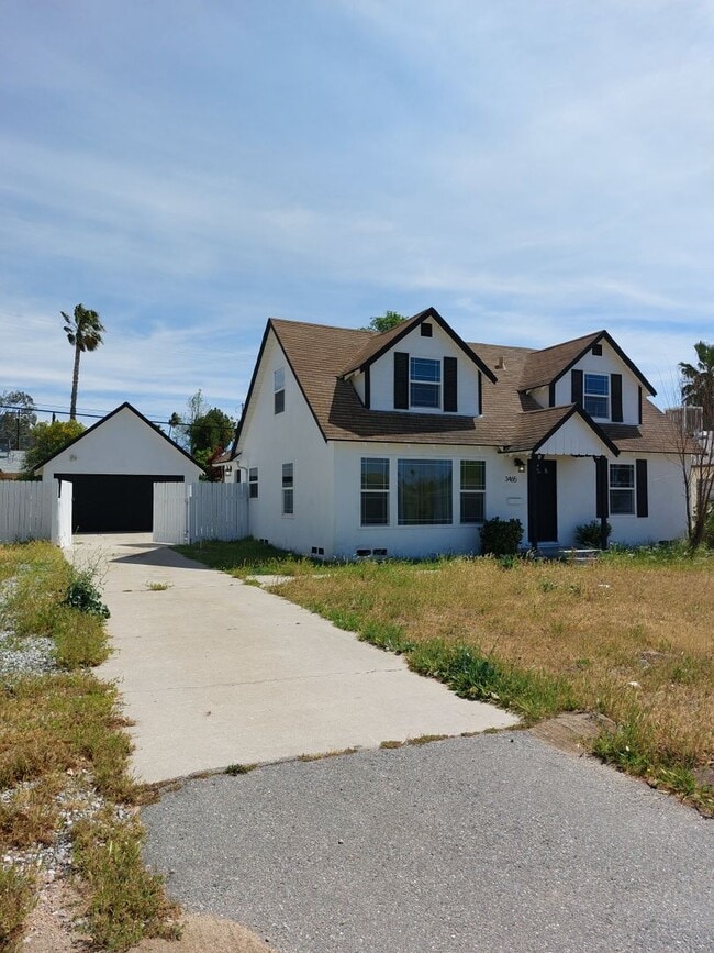 2 story house with a pool in San Bernardino - 2 story house with a pool in San Bernardino