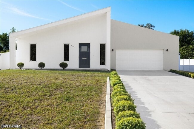 Photo - 840 Carpenter St E