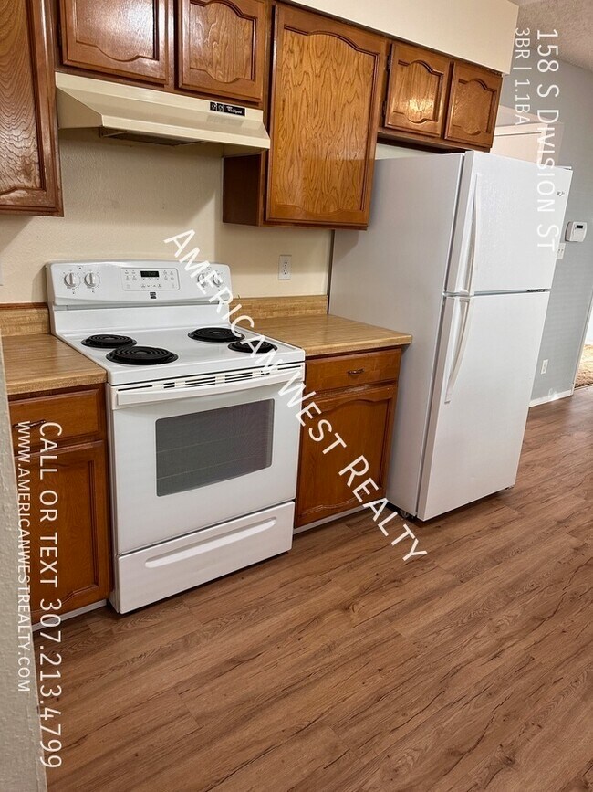 Photo - 158 S Division St