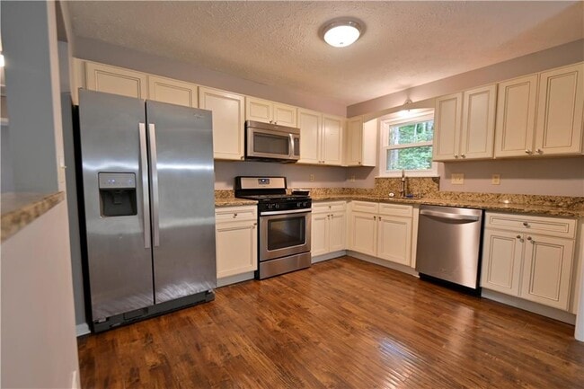 Photo - 459 Ridgetop Dr NW