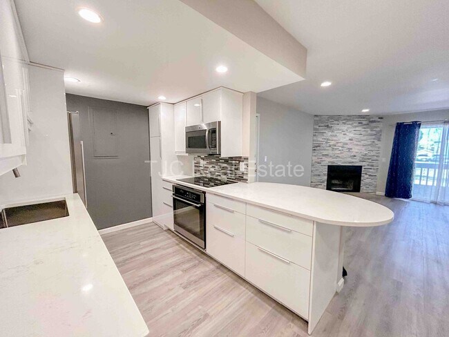 Photo - 8335 Fairmount Dr