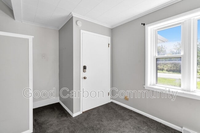 4470 Seneca St Unit Left