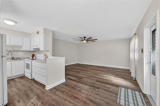 Photo - 1802 Bedford Ln Unit 12
