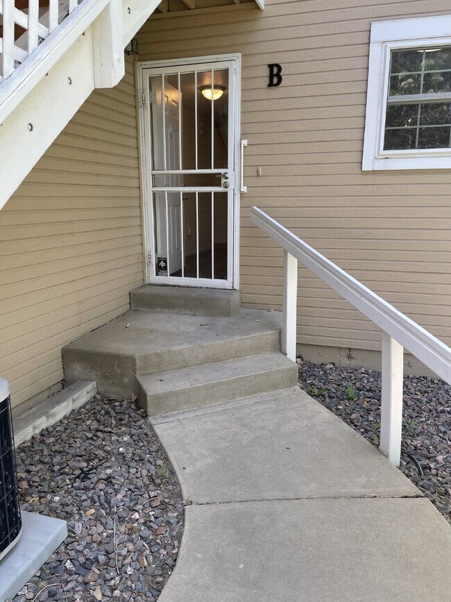 Photo - Adorable 2bd/2ba in Lakewood! Unit B